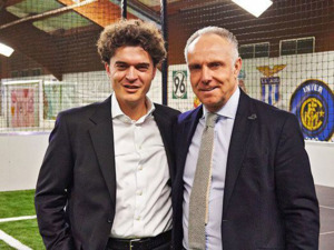 Fussball-Nationalspieler Michael Rummenigge und Volker Siegle bei der gemeinsamen Eröffnung der Soccerarena in Bad Wildbad